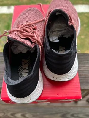 New Balance Women's Sneakers in Dusty Rose with Black Heel thumbnail 8