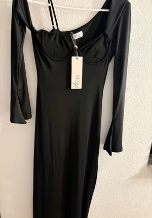 Oh Polly Black Dress thumbnail 2