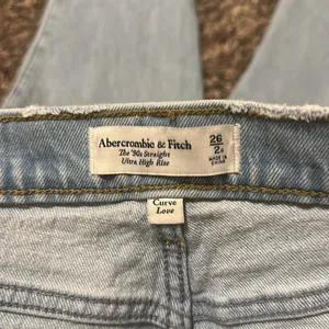 Abercrombie & Fitch The ‘90s Straight Ultra High Rise Jeans thumbnail 3