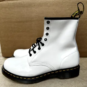 Dr. Martens 1460 Boots Combat 8 Eye Patent Leather Lace Up Block Heel White 11 thumbnail 3