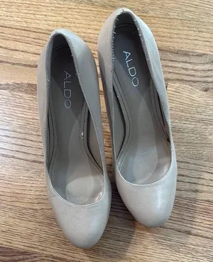 ALDO Women's Cream Pumps size 8/39 thumbnail 1
