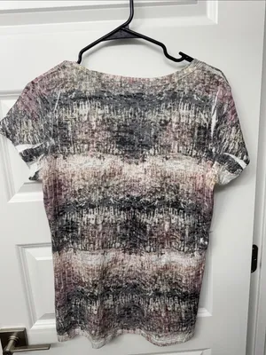 Maurices Short Sleeve V-Neck Tee in Gray, Cream & Mauve Tones thumbnail 3