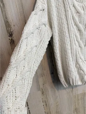 Aeropostale Women’s Medium White Chenille Cable Knit Sweater thumbnail 4