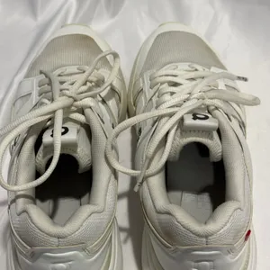 ON On Clouds The Roger Clubhouse Pro Sneakers, White Ice, Size 9 Womens thumbnail 8