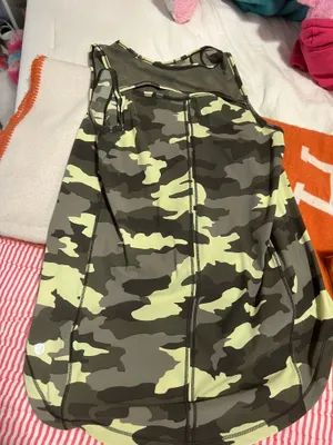 Lululemon workout tank thumbnail 2