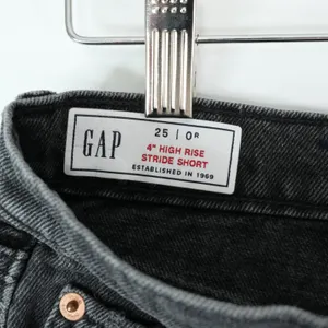 Gap Denim Shorts Womens 25/0R (28x4) Black 4" High Rise Stride‎ Short Distressed thumbnail 3