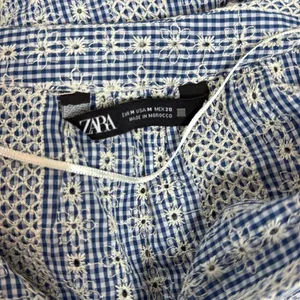 ZARA Crochet Daisy Blue &‎ White Gingham Rattan Belted Mini Dress Size Med thumbnail 7