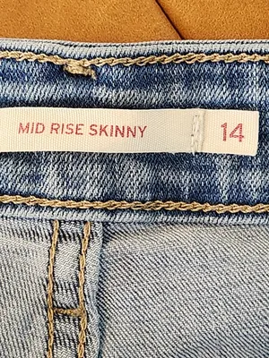 Levi’s Light Wash Mid-Rise Skinny Jeans Size 14 thumbnail 10