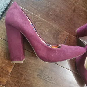 Burgundy 3 inch heels size 9 women's never worn by JustFab suade like ma… thumbnail 2