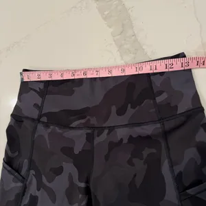 Lululemon Fast & Free High Rise Crop Leggings Women’s 6 Gray Camo Reflective Gym thumbnail 8