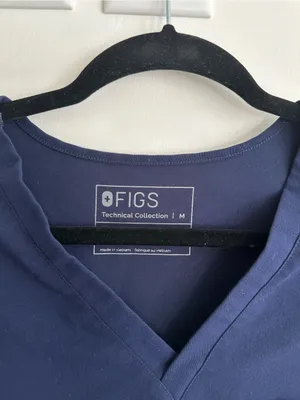 Figs Women’s Catarina Scrub Top in Navy thumbnail 9