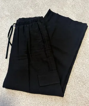 Old Navy Extra High Rise Wide Leg Cargo Pants thumbnail 1
