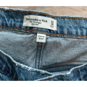 Abercrombie & Fitch Curve Love 90s Baggy Low Rise Distressed Jeans Blue 34 18R thumbnail 12