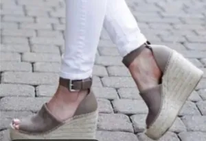 Marc Fisher MLADALYN sz 8.5 espadrille wedges mint condition thumbnail 1