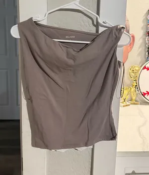 Hollister Top  thumbnail 1
