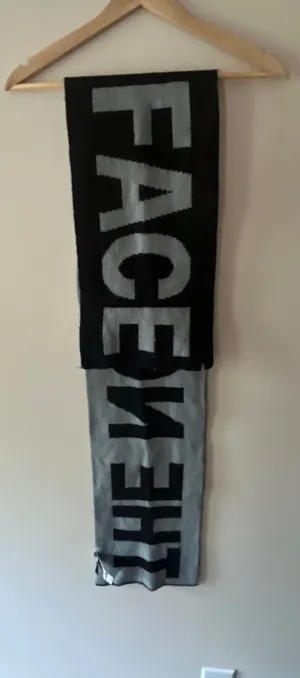 The North Face Reversible Logo Scarf – Black & Grey, Unisex thumbnail 1