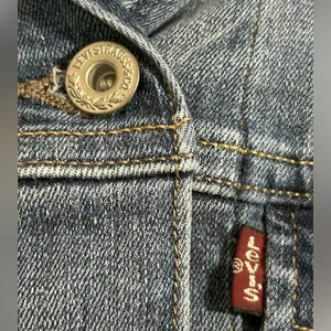Original Trucker jacket Levi’s women size small slim fit thumbnail 6