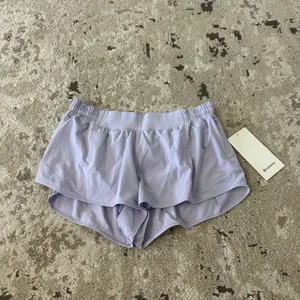 Lululemon Hotty Hot Low-Rise Lined Short 2.5" Size 12 NWT - Lavender Frost thumbnail 3