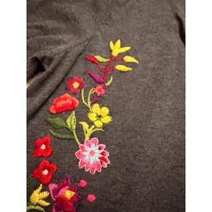 Johnny Was Gray Floral Embroidered Top Size Large thumbnail 10