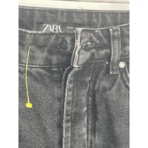 Zara Mom Jeans Size 0 Black‎ Faded High Rise Tapered Barrel Leg Pleated Q0004 thumbnail 3