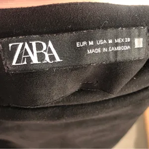 Zara Black Faux Suede Shorts Skort Tortoiseshell Buckle Side Zip Womens Medium thumbnail 10
