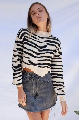 GORGEOUS ISABELLE’S CABINET SWEATER SIZE SMALL!!! never worn perfect condition thumbnail 4