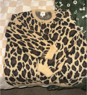Boutique cheetah Sweater thumbnail 1
