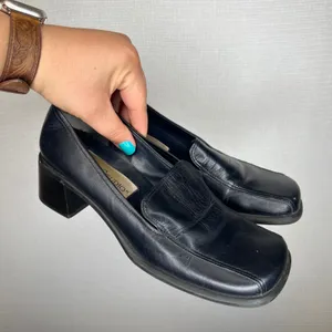 Vero Studio Womens Navy‎ Blue Leather Square Toe Block Heel Loafers Size 7.5 M thumbnail 1
