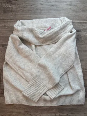 NWT PINK Victoria's Secret Comfy Girl Off The Shoulder Sweater thumbnail 2