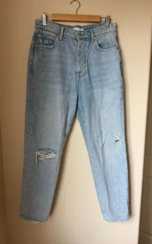 Betro Simone Size 30 High Rise Mom Jeans Light Wash Distressed 100% Cotton thumbnail 1