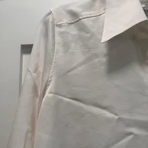 Zara White Button-Up - L (Satin-like) thumbnail 3