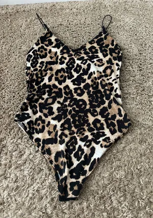 Cheetah print body suit gaze thumbnail 1