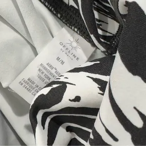 Aerie Offline High-Rise 7/8 Black White Abstract Animal Leggings Women’s Medium thumbnail 3