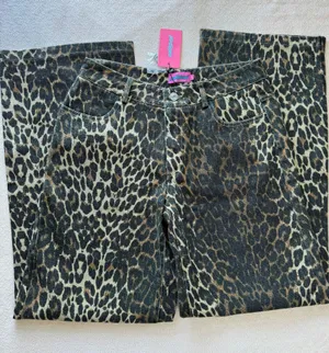 Edikted Low Rise Leopard Printed Jeans thumbnail 1