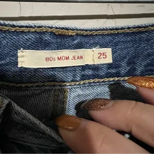 Levi’s Premium‎ 80’s Mom Jean High Rise Denim Jeans thumbnail 11