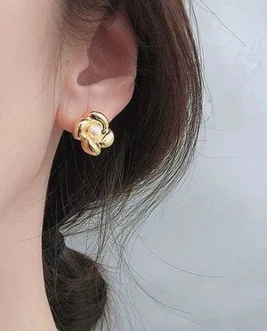 White pearl stud earrings for women thumbnail 5