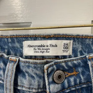 NEW Abercrombie Fitch 90s Straight High Rise Jeans Curve Love 24R Light‎ Wash thumbnail 4