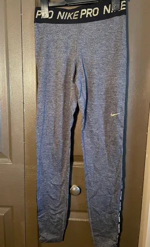 Pro Leggings thumbnail 1