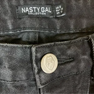 Nasty Gal Black High Rise Mom Jeans Raw‎ Hem Contrast Stitching 6 thumbnail 5