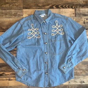 Vintage Western Style Embroidered Denim Button-Up Shirt thumbnail 1