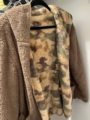 Reversible Fluffy Jacket Size M thumbnail 2