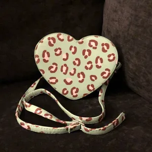 Heart Shaped Leopard Print Crossbody Bag Mint Green Pink Animal Print Purse thumbnail 3