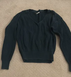 LA hearts green sweater  thumbnail 1