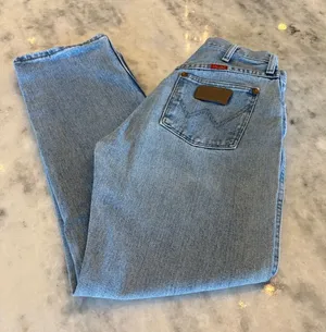 Wrangler Light Blue High-Rise Straight Jeans thumbnail 1