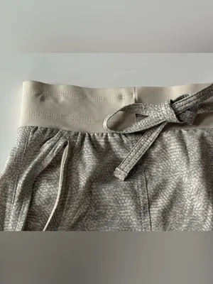 Athleta Cream & Light Green Patterned Skort Size Medium Athletic Skirt Shorts thumbnail 4