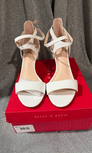 Kelly & Katie Ilvena Heels Women’s 8.5 patent ankle strap NWT thumbnail 2