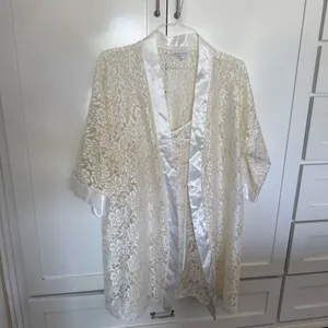 Vintage Alexandra Nicole Bridal Robe set thumbnail 13