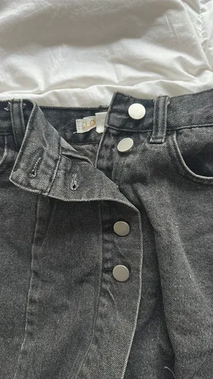Cloud Ten Black Button Shorts thumbnail 2