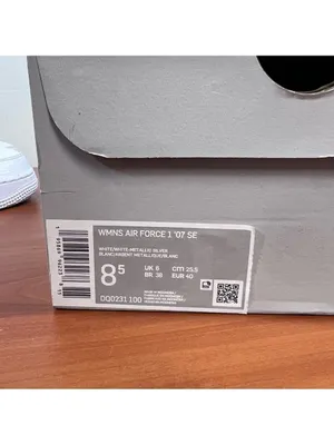 Nike NEW Women's Air Force 1 ‘07 SE Triple White Pearl Shoe Size 8.5 #B1236A thumbnail 2