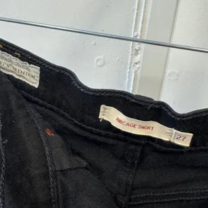 Levis Premium Ribcage Shorts Button Fly W27 Black High Rise Raw Hem Denim thumbnail 6
